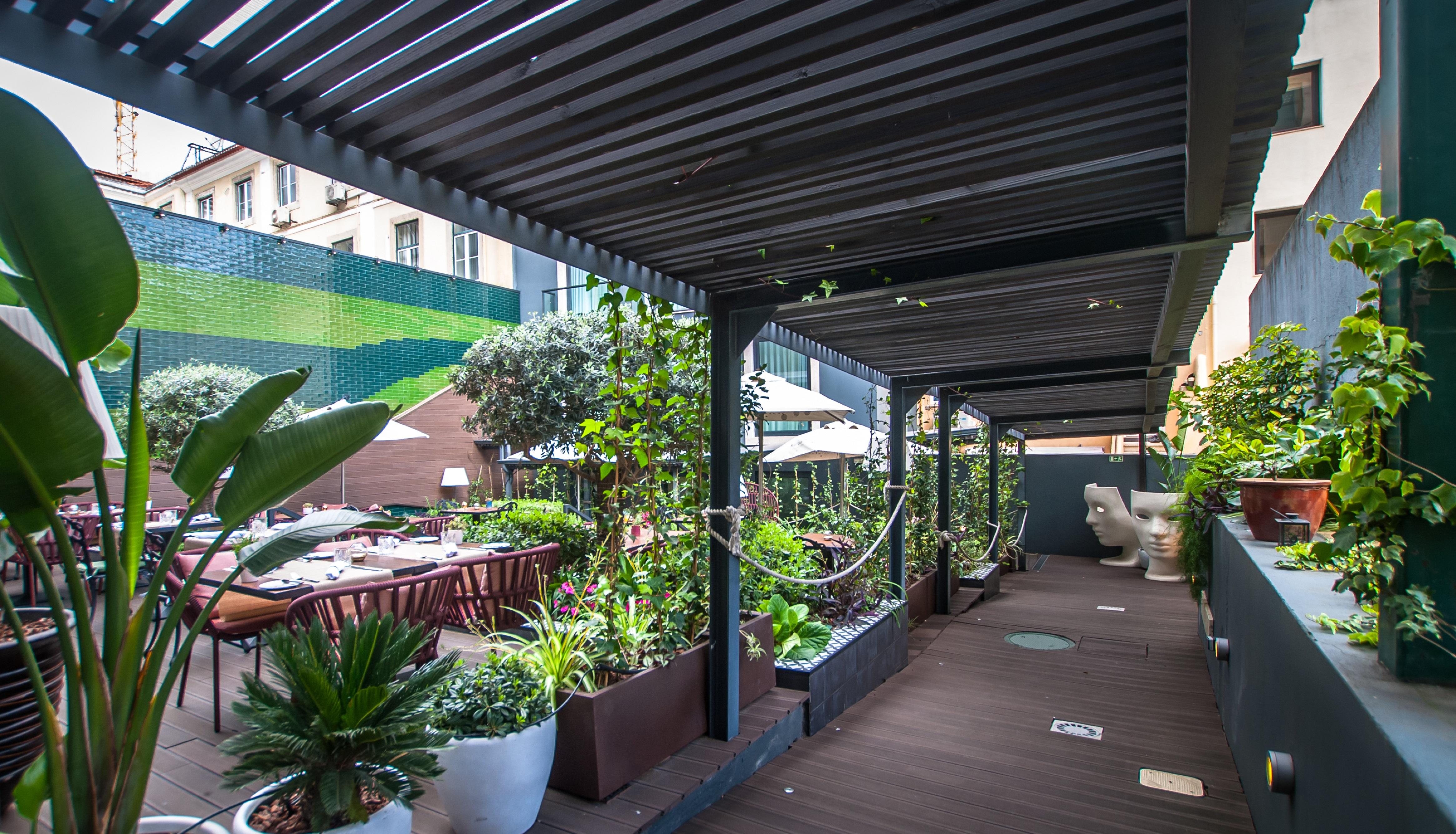 Fontecruz Lisboa Hotel Exterior foto The rooftop garden at the hotel