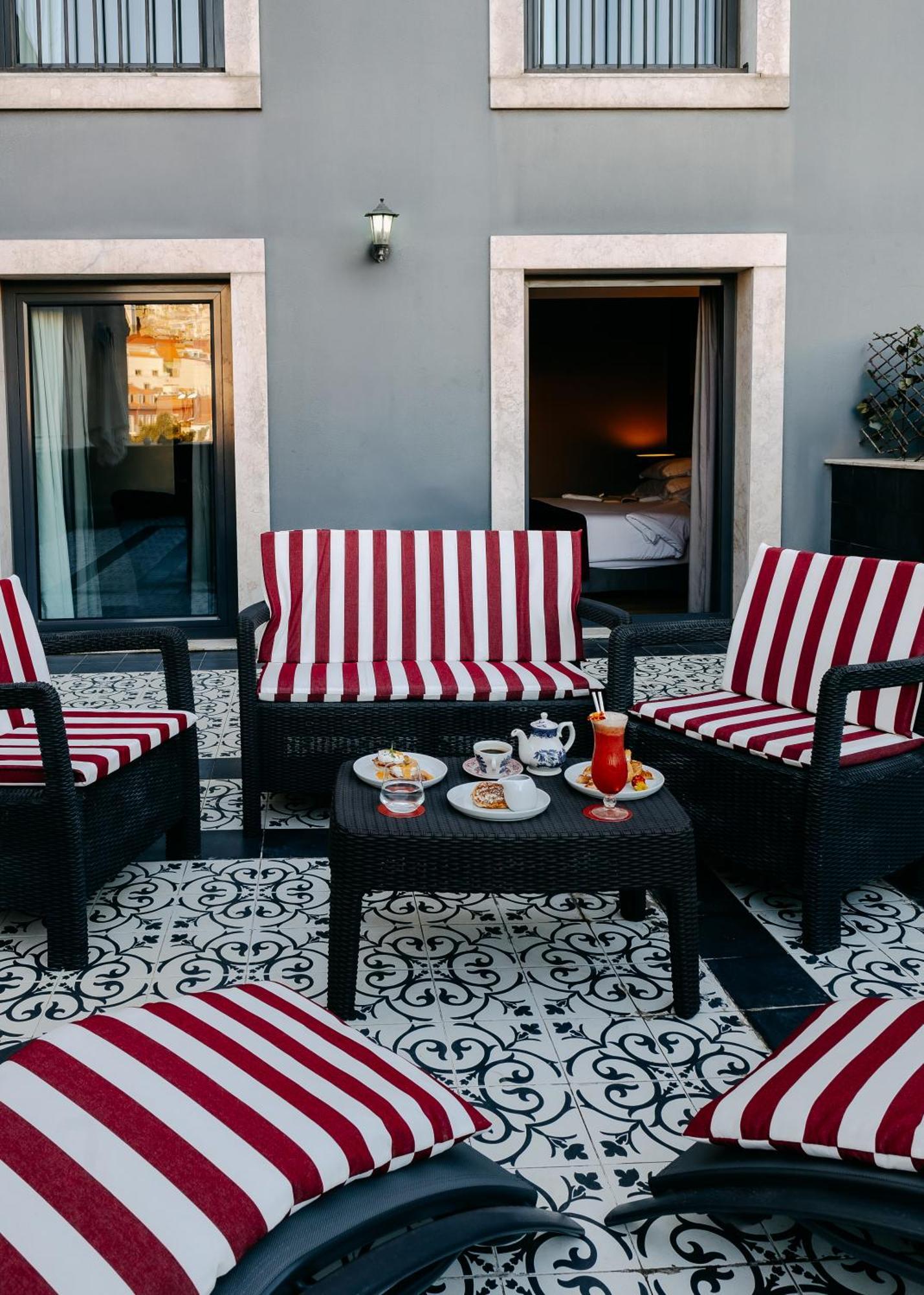 Fontecruz Lisboa Hotel Exterior foto A typical patio at the hotel